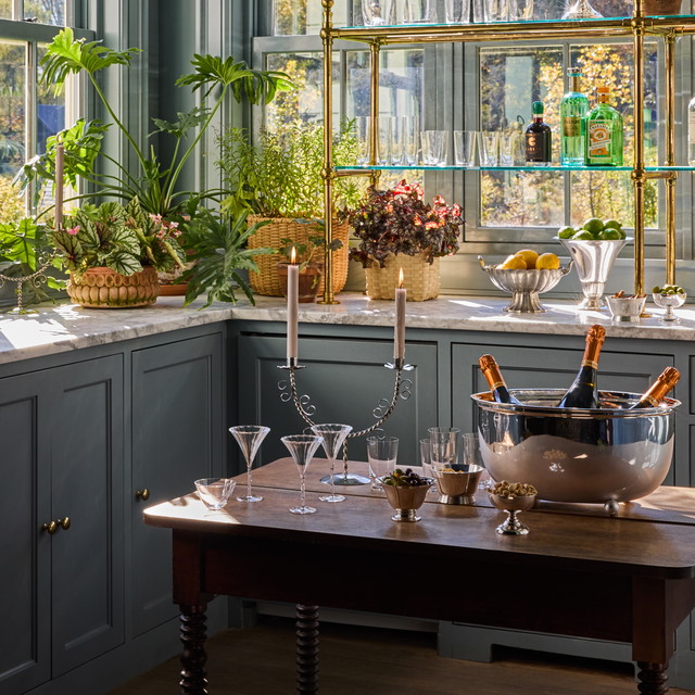 a kitchen filled with lots of green plants