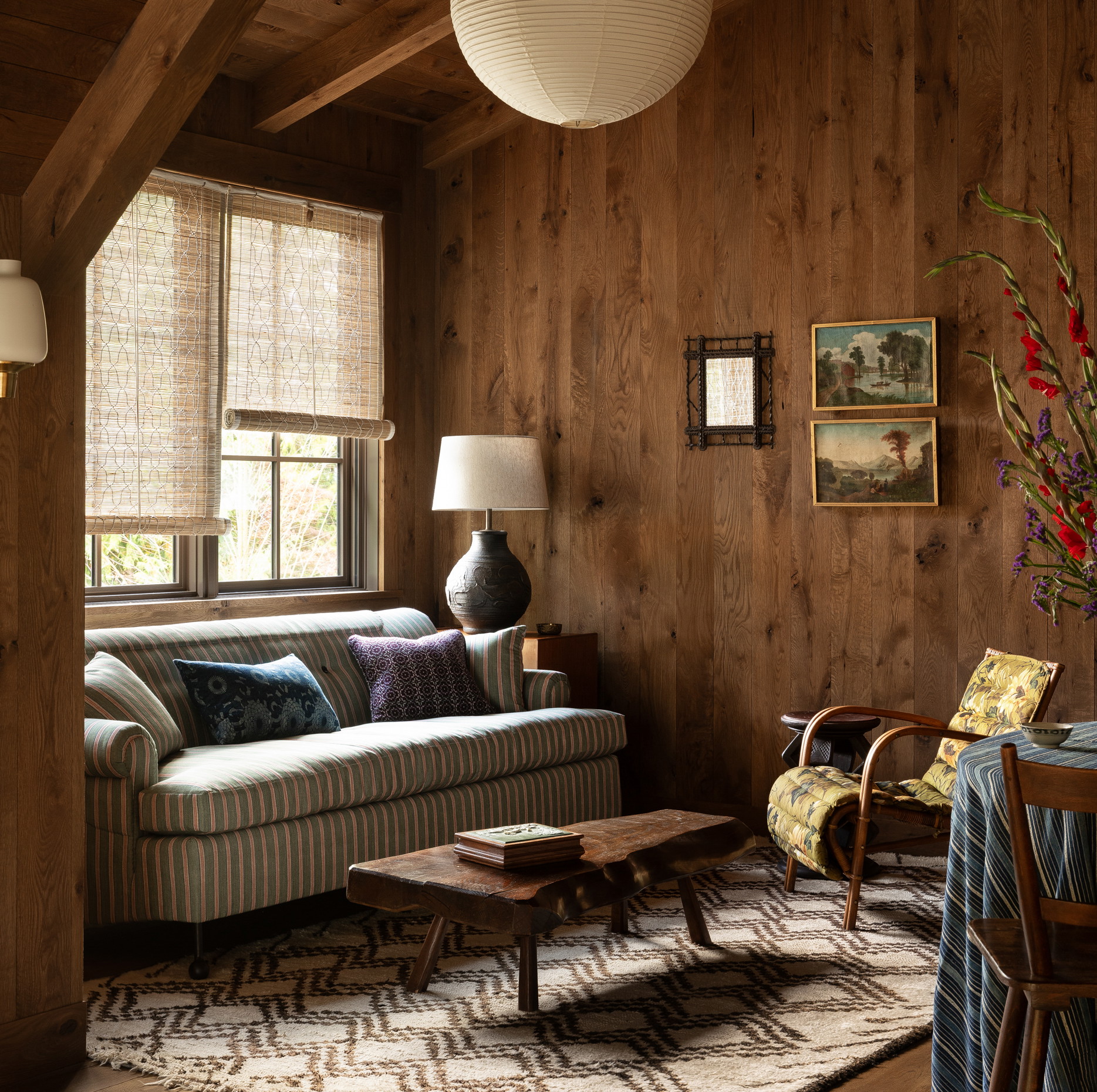 a living room filled with furniture and a lamp