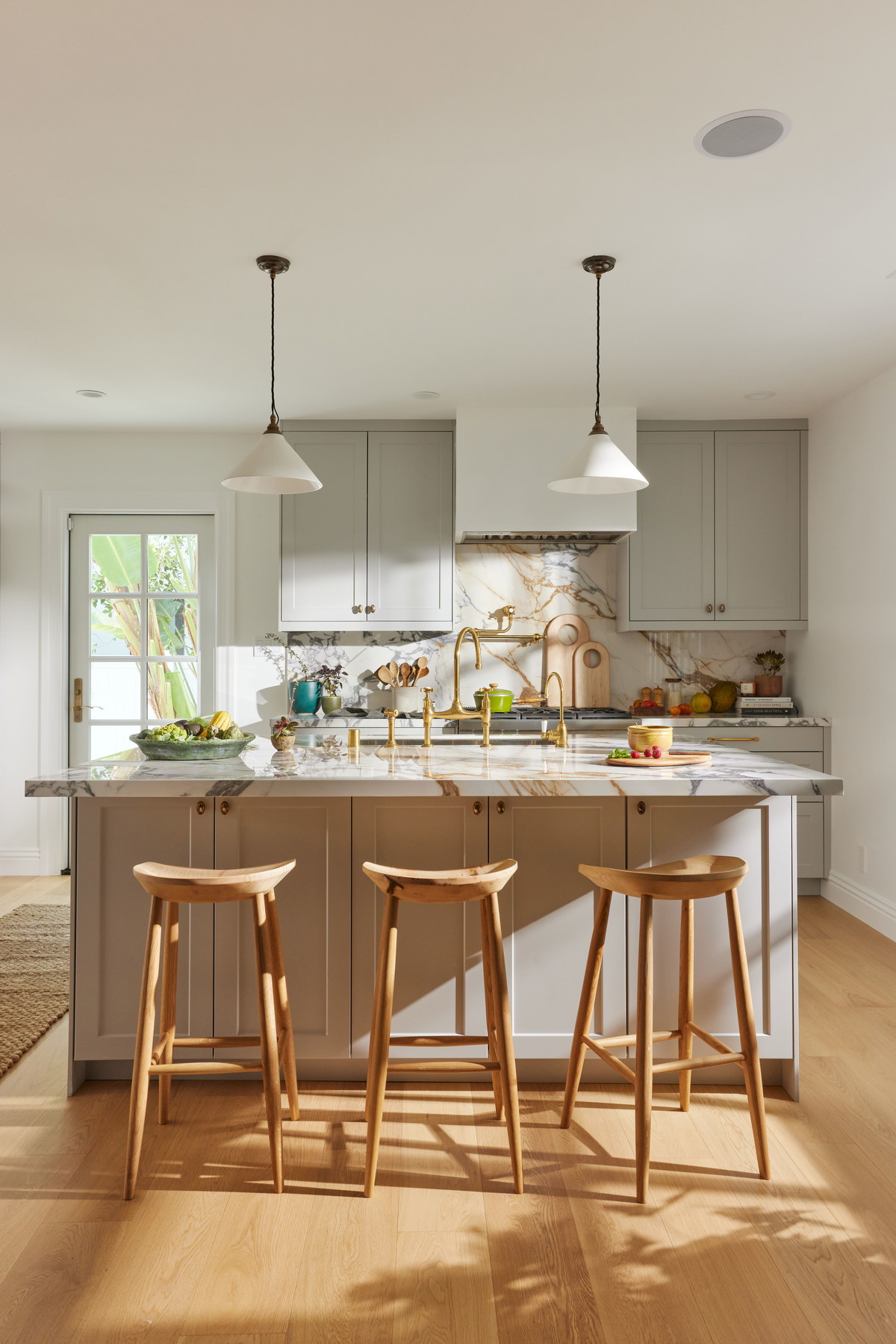 The Expert This Breezy Los Angeles Kitchen Renovation Proves Two   30732 