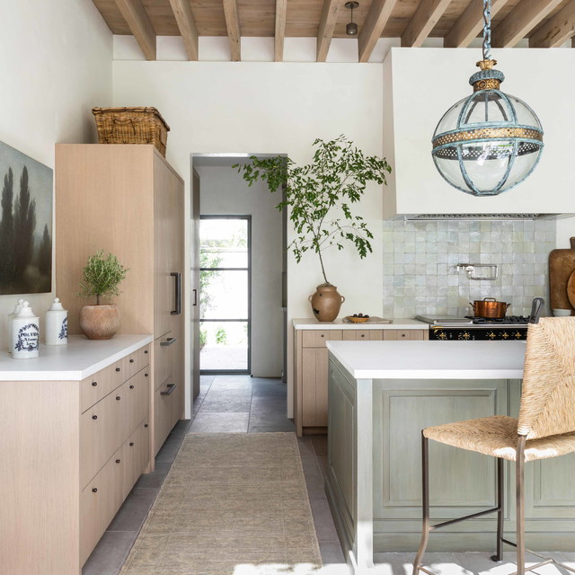 The Expert - A Restaurateur’s Kitchen Made for a Crowd (But Cozy Enough ...