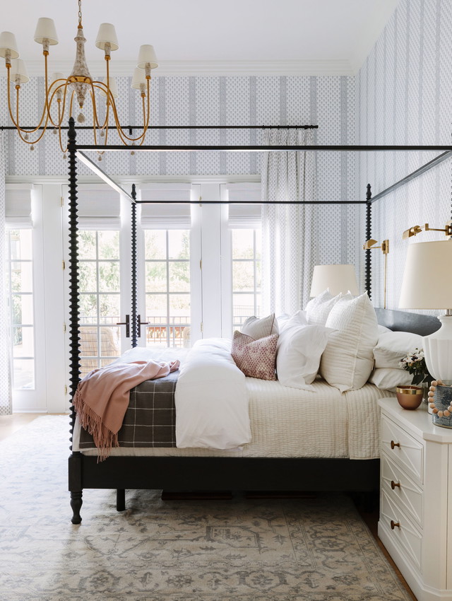 The Expert - This Visual Trick Dialed Up the Coziness in This Large ...