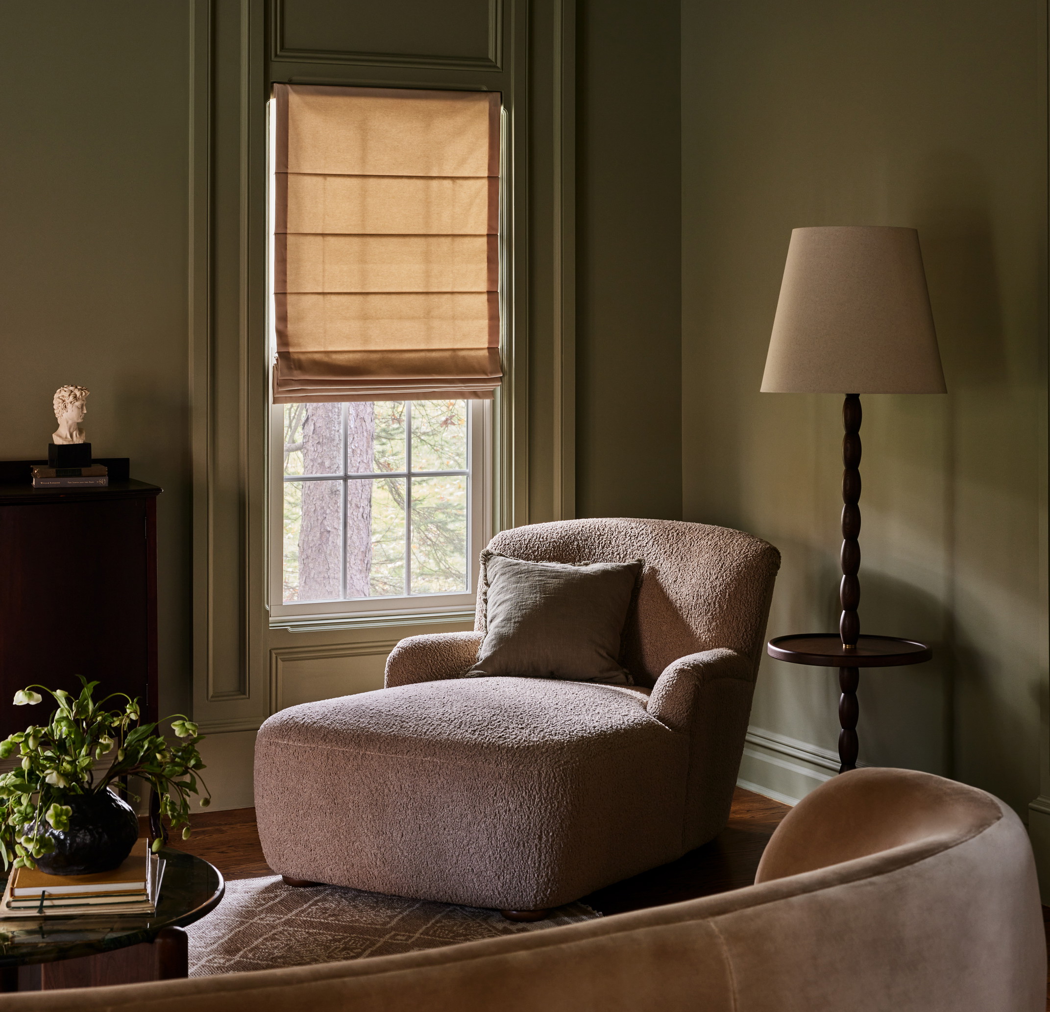 a living room filled with furniture and a lamp