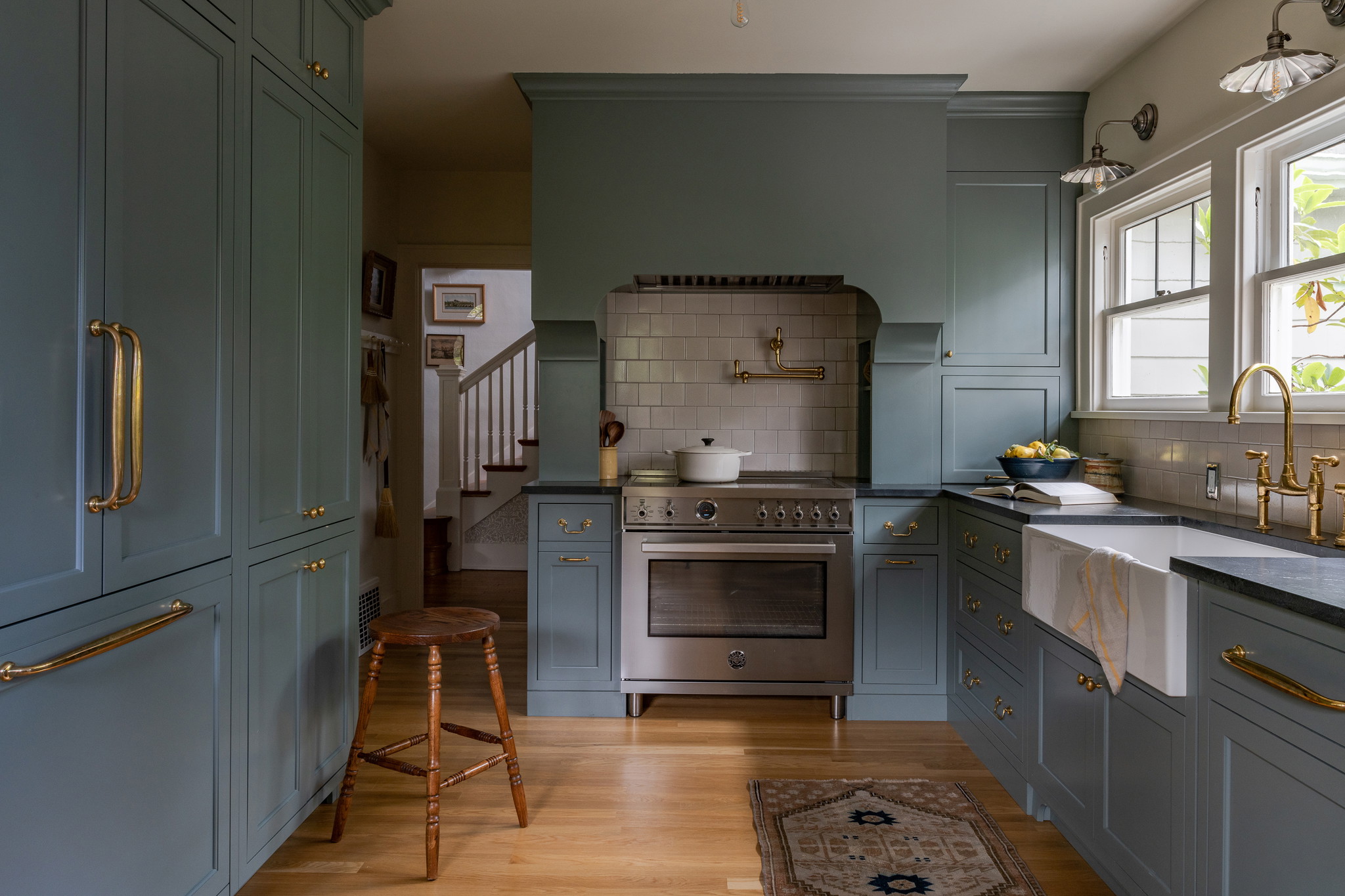 The Expert - Dutch Blue Cabinets Connect This 1930s Colonial Revival to ...