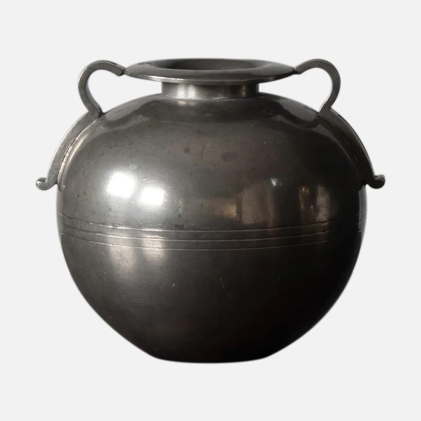 a large metal pot with a handle on it