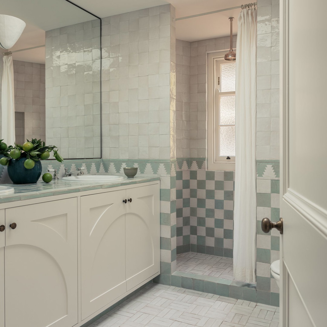 a bathroom with a sink, mirror, and bathtub