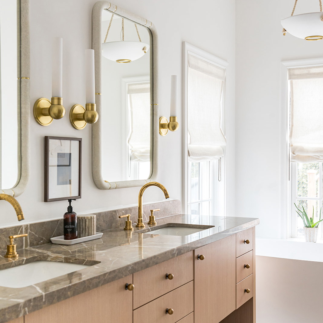 a bathroom with two sinks and a bathtub