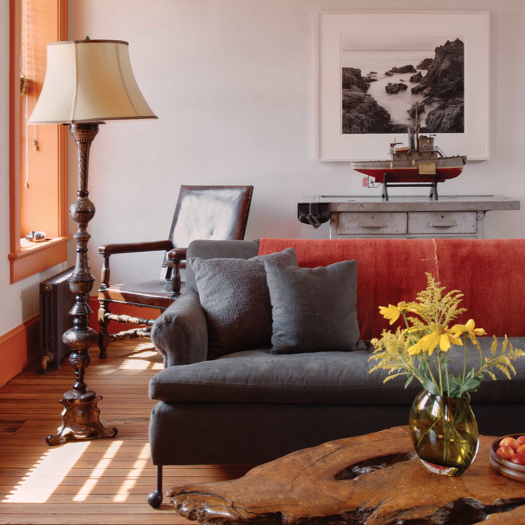 a living room filled with furniture and a lamp