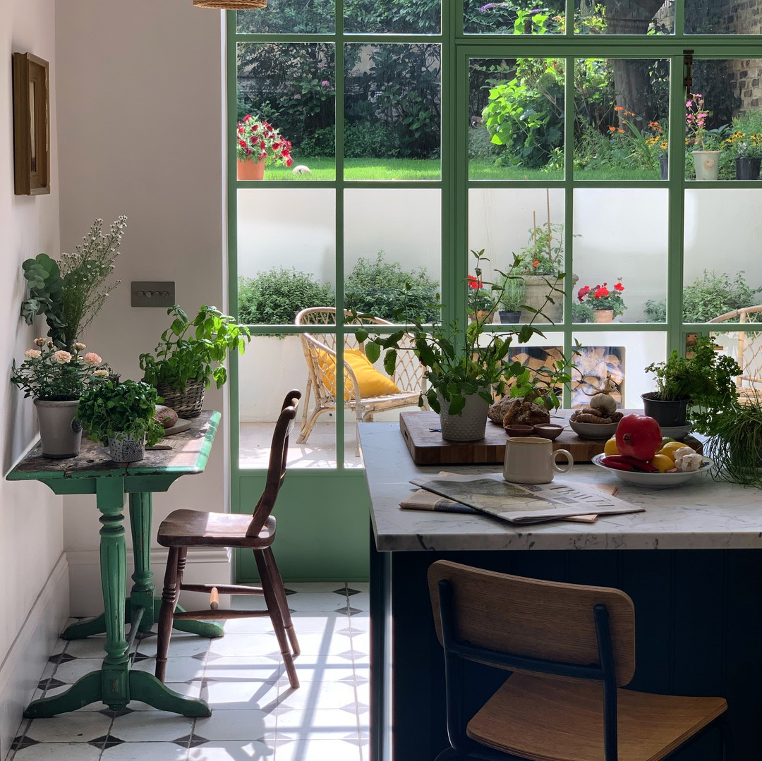 a kitchen filled with lots of green plants