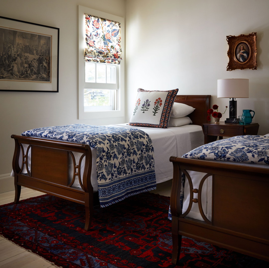 a couple of beds sitting next to each other in a bedroom