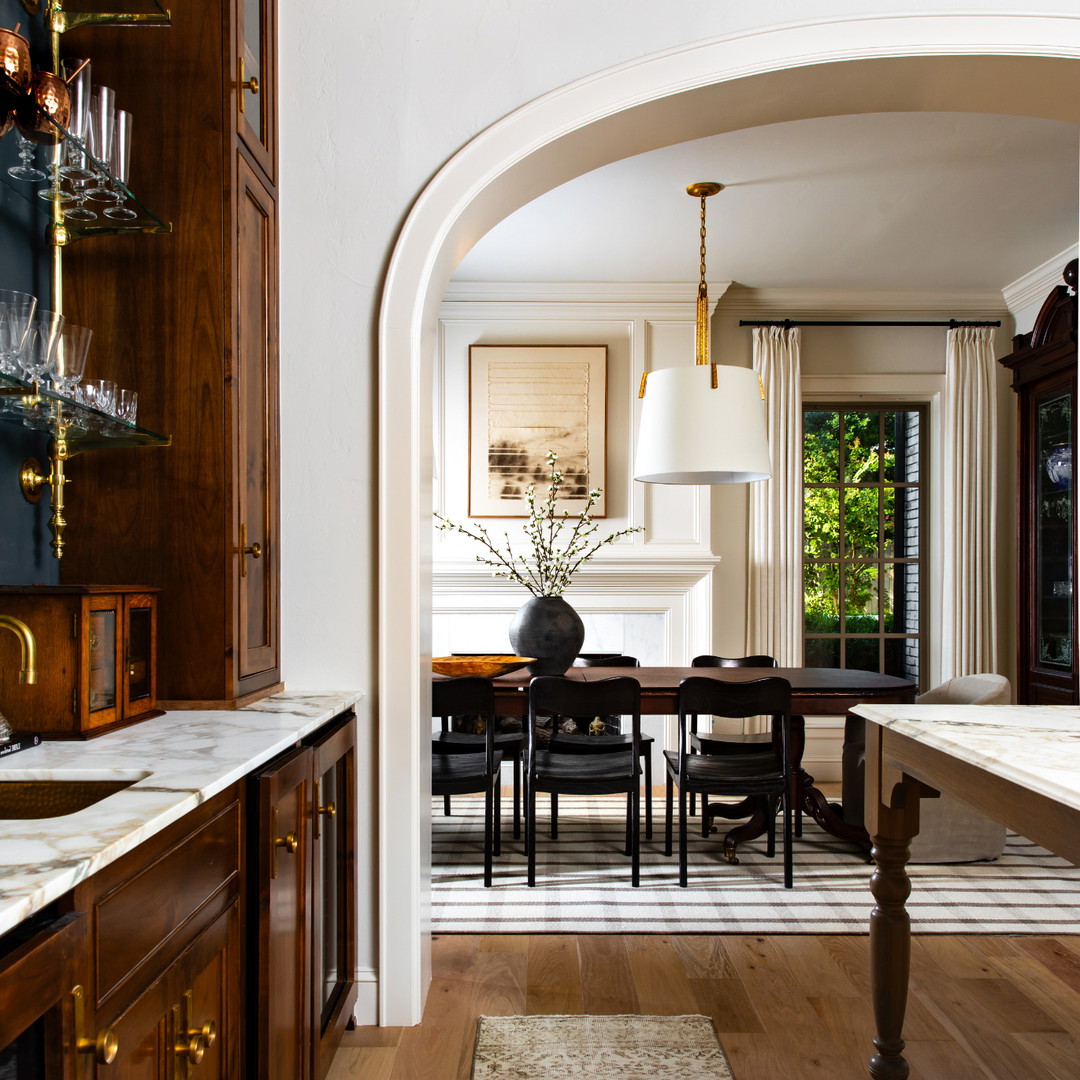 a dining room with a table and chairs in it