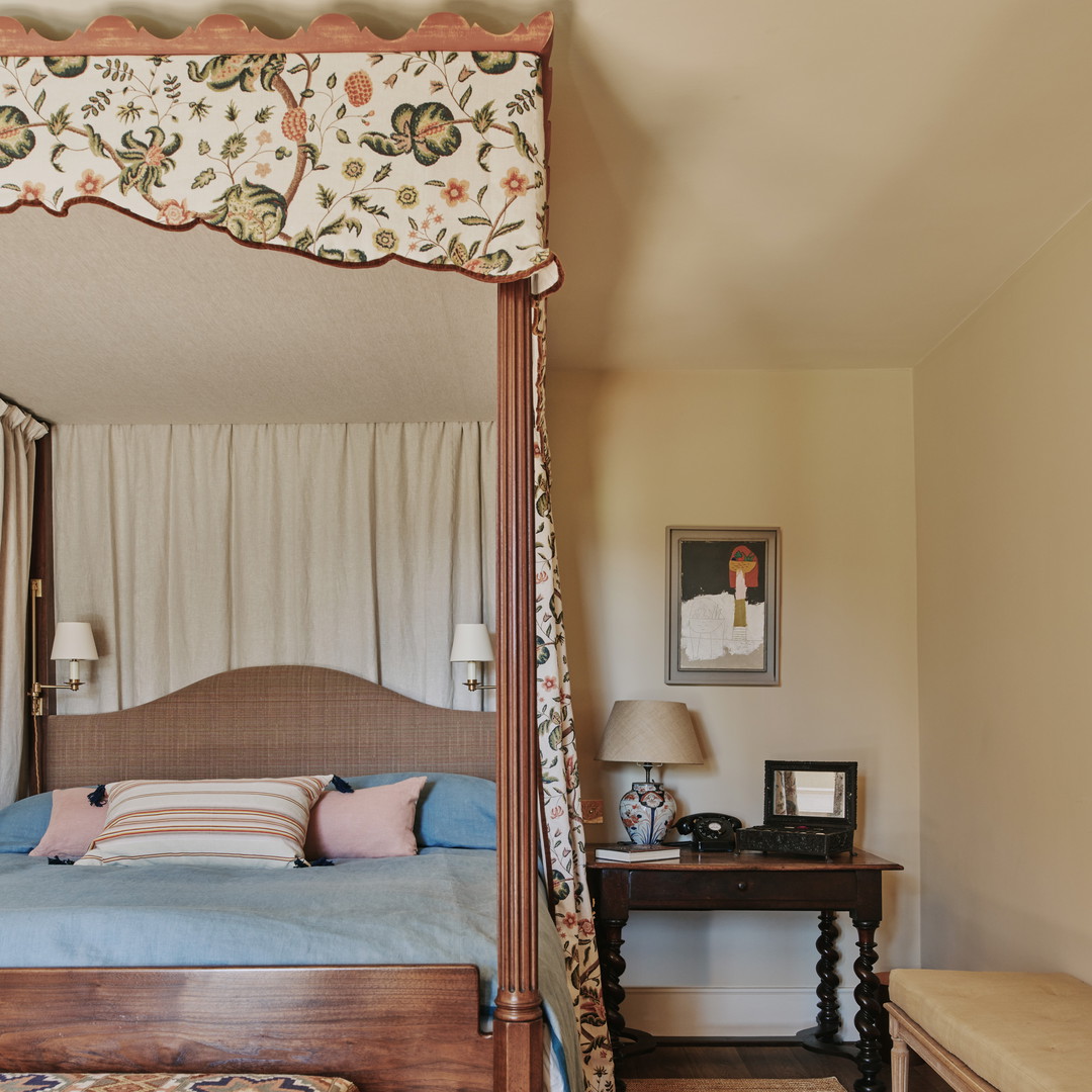 a four poster bed with a canopy in a bedroom