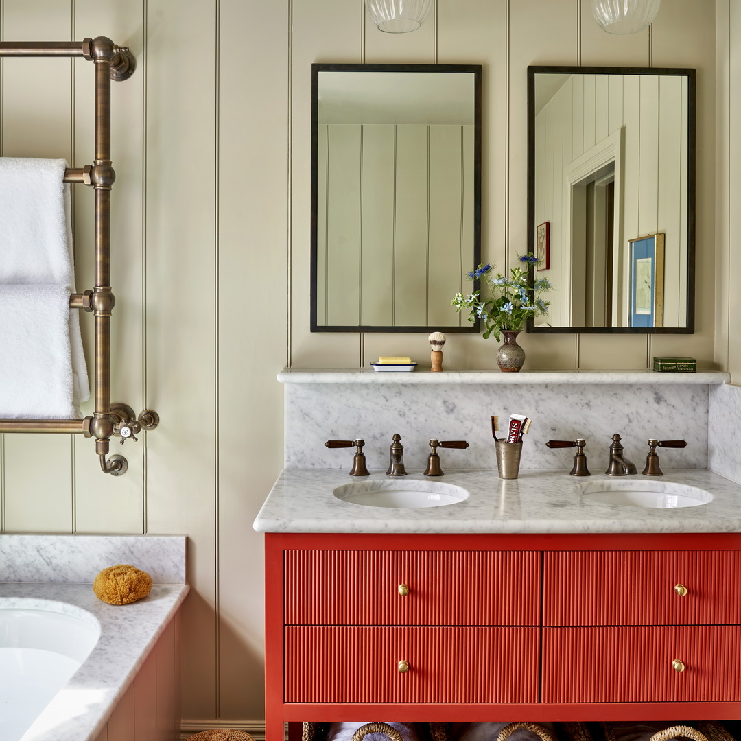 a bathroom with two sinks and a bathtub