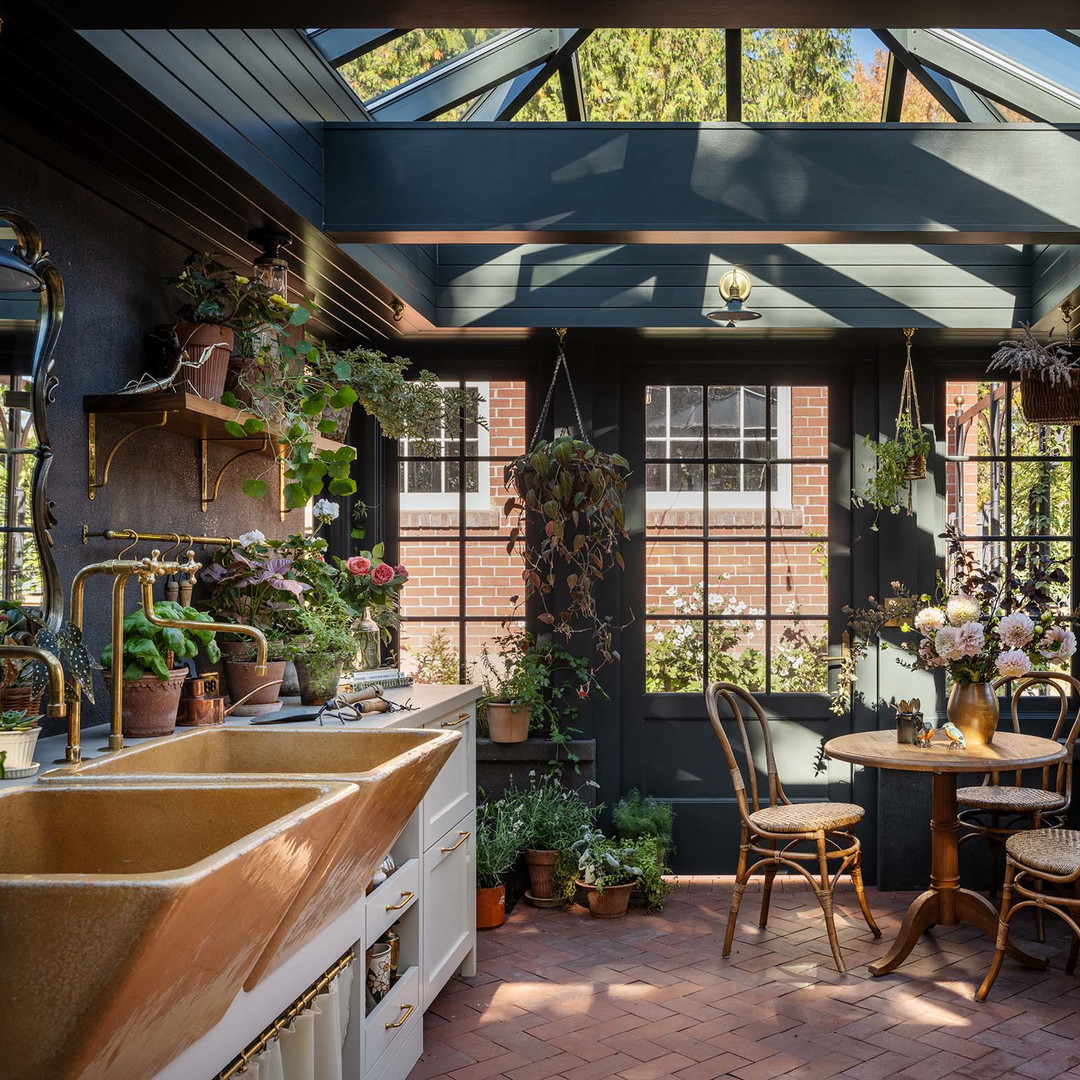 a kitchen filled with lots of potted plants