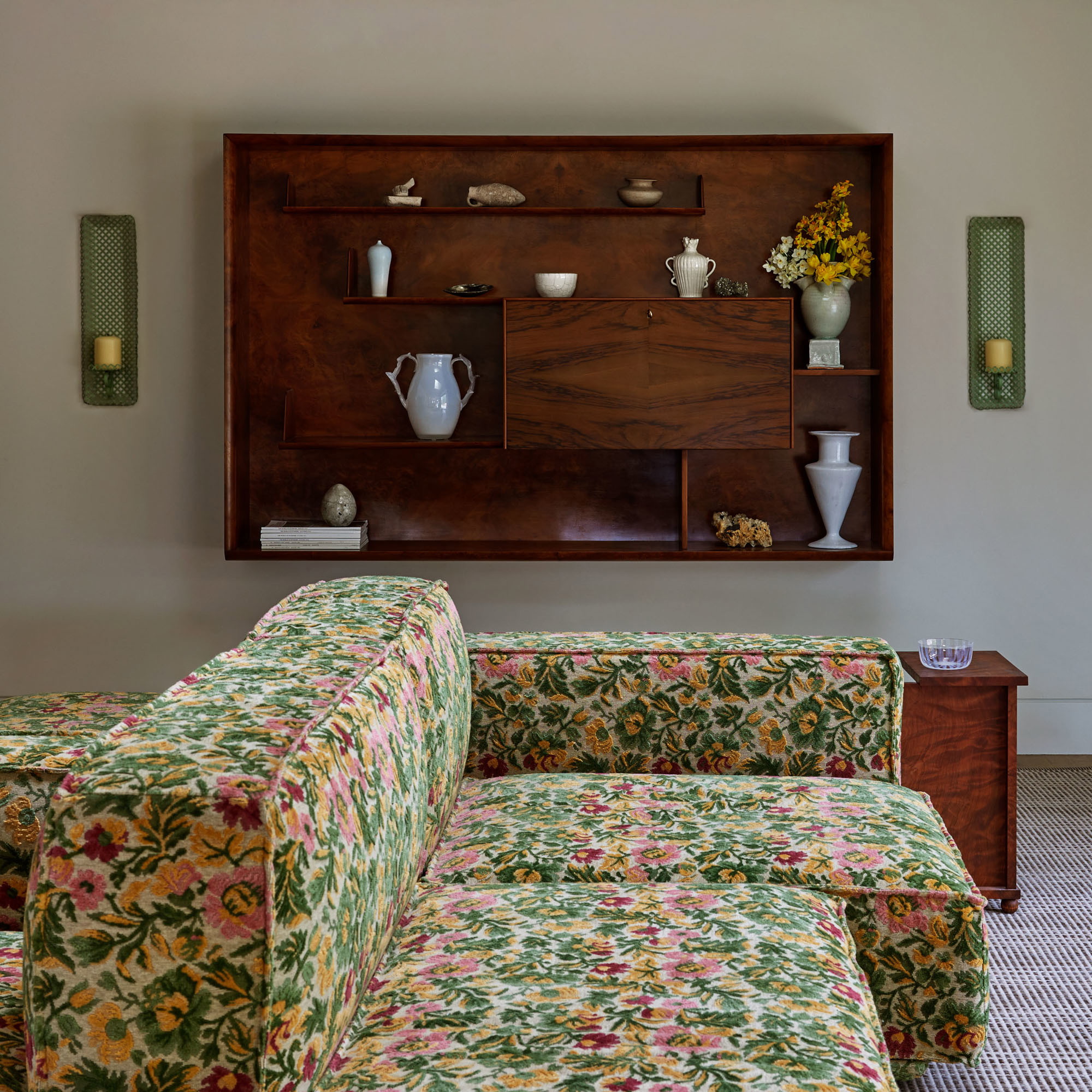 a living room filled with furniture and a wooden shelf