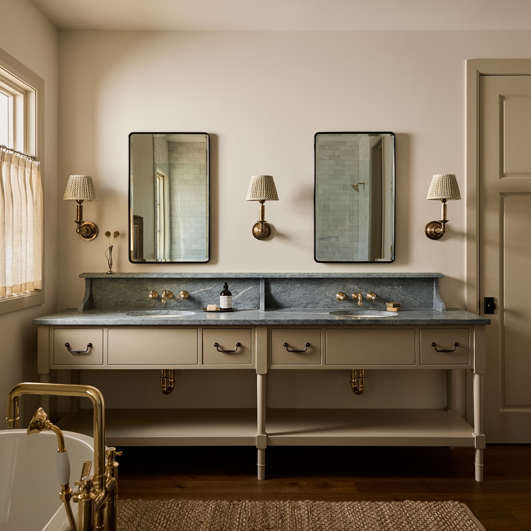 a bathroom with two sinks and a bathtub