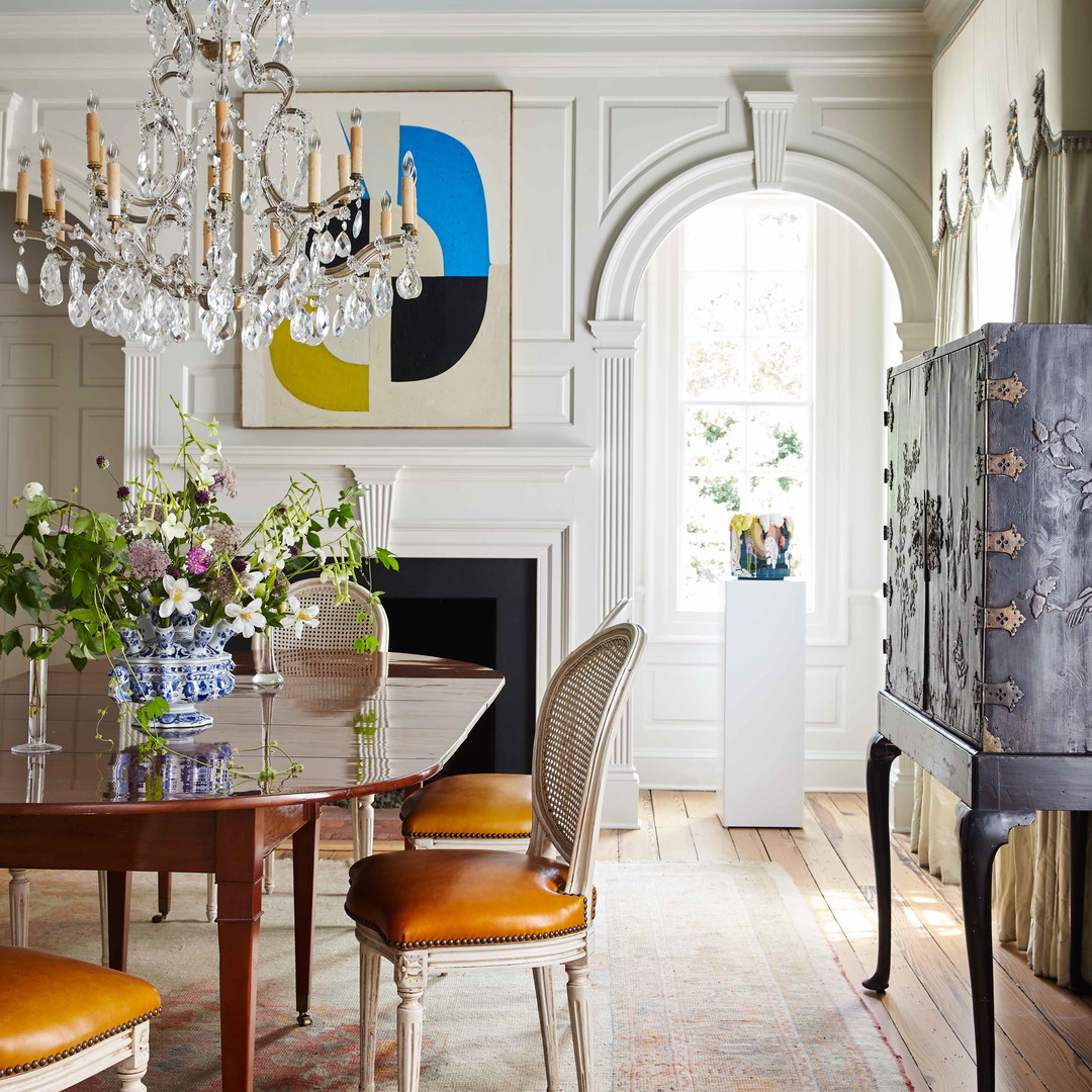 a dining room with a chandelier hanging from the ceiling
