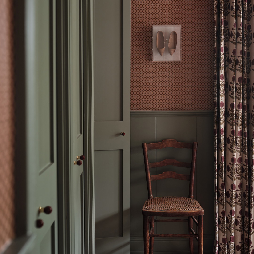 a chair sits in the corner of a room