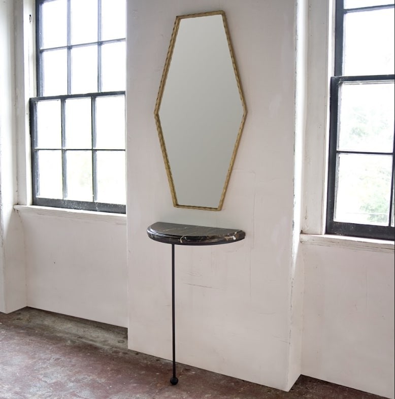 a mirror and a table in a room