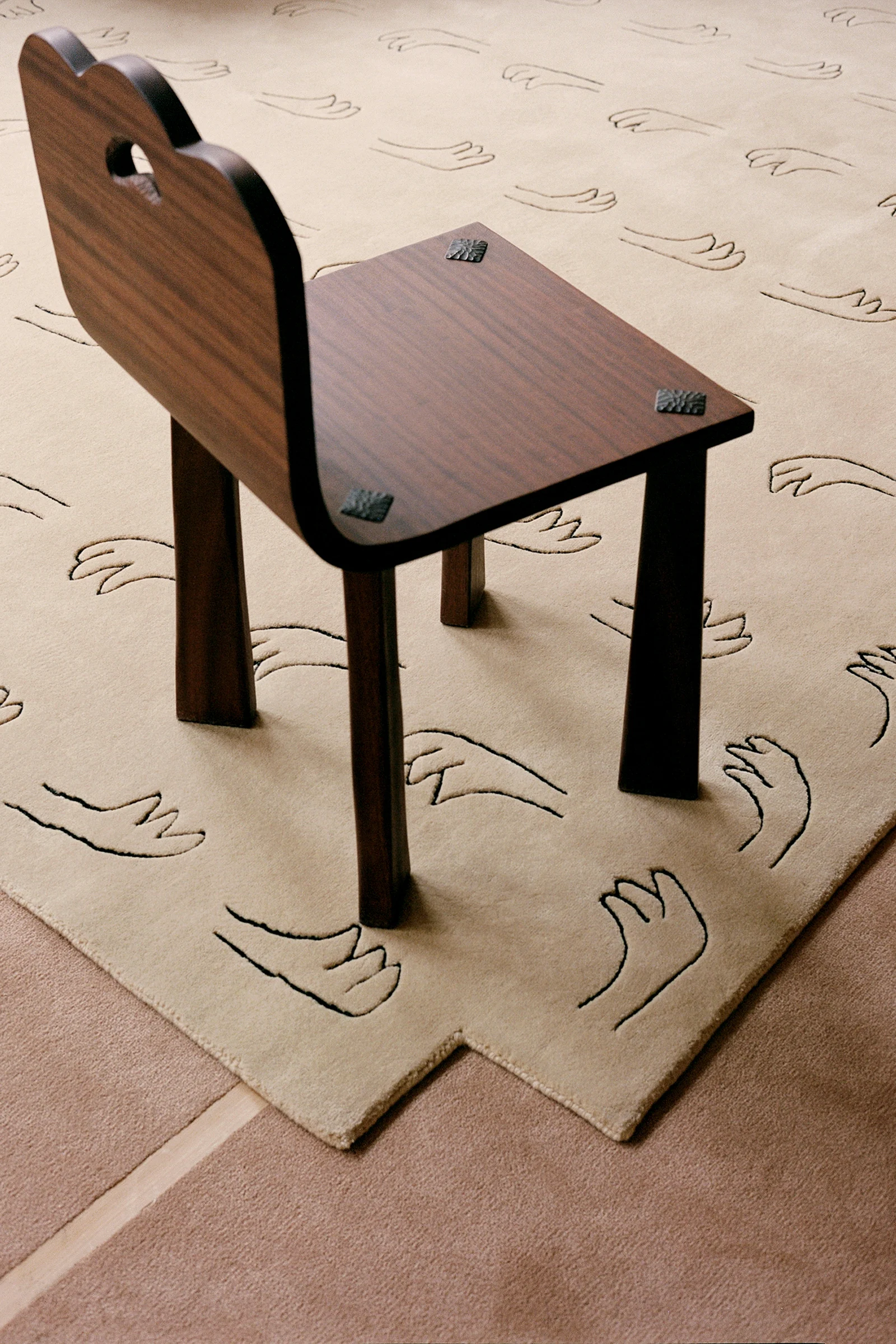 a wooden bench sitting on top of a rug